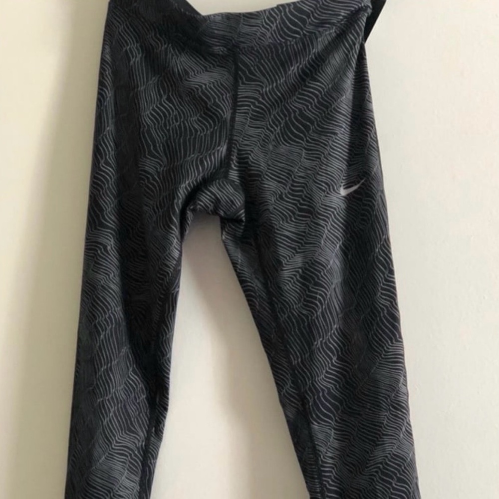 XS NWT Nike Dri Fit Wave Leggings
